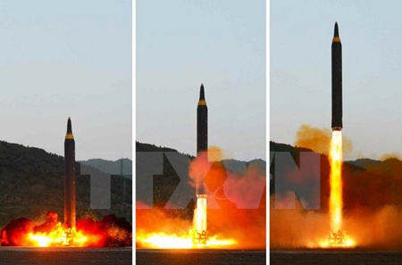 Triều Tiên phóng thử tên lửa đạn đạo tầm trung đất đối đất Hwasong-12 ngày 15/5.