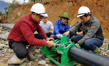 Công nhân Công ty TNHH Nghĩa Văn khắc phục các công trình thủy lợi sau lũ tại Trạm Tấu.
(Ảnh: Hà Tĩnh)