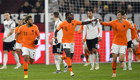 Gặp lại nhau ở vòng loại Euro 2020 là cơ hội để Đức (áo trắng) phục hận Hà Lan.