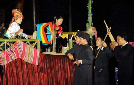 Nghệ thuật “Hạn khuống” người Thái thị xã Nghĩa Lộ, tỉnh Yên Bái được công nhận là Di sản văn hóa phi vật thể cấp quốc gia.