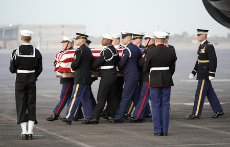 Tang lễ theo cấp quốc gia với 21 phát súng đại bác tiễn biệt cố Tổng thống Mỹ George H.W.Bush.