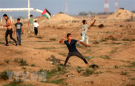 Người biểu tình Palestine xung đột với binh sỹ Israel tại khu vực biên giới phía đông dải Gaza ngày 9/11.