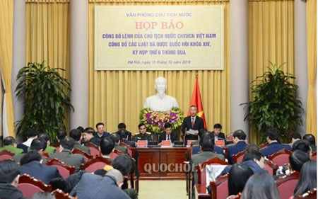 Buổi họp báo công bố Lệnh của Chủ tịch nước công bố 09 luật đã được Quốc hội nước Cộng hòa xã hội chủ nghĩa Việt Nam khóa XIV, kỳ họp thứ 6 thông qua.