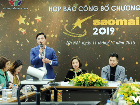 Bà Trần Hồng Hà - Đại diện ban tổ chức Sao Mai 2019 và đạo diễn âm nhạc Dương Cầm, MC Danh Tùng tại buổi họp công bố cuộc thi năm nay.