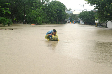 Lũ ngập sâu ở Quảng Nam ngày 10-12