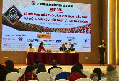 Bà Tôn Thị Ngọc Hạnh, Phó Chủ tịch UBND tỉnh Đắk Nông giới thiệu về lễ hội.