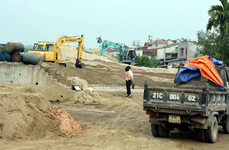 Một bãi tập kết cát, sỏi tại phường Nguyễn Phúc, thành phố Yên Bái. (Ảnh minh họa)