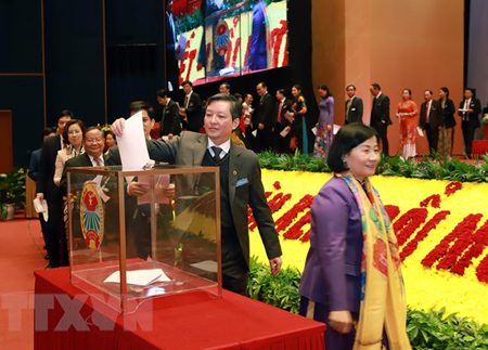 Các đại biểu bỏ phiếu bầu Ban Chấp hành Trung ương Hội Nông dân Việt Nam khóa VII.