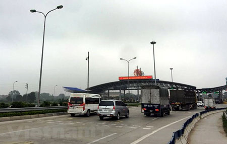 Phương tiện lưu thông qua trạm thu phí của dự án đường cao tốc Pháp Vân-Cầu Giẽ.