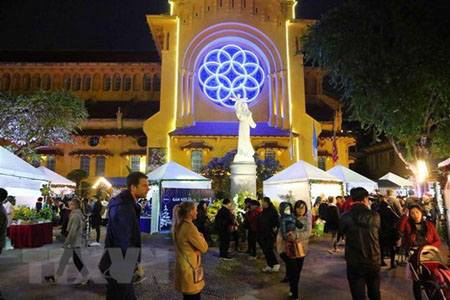 Hội chợ Giáng sinh tại nhà thờ Cửa Bắc, Hà Nội.