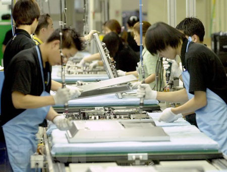 Công nhân làm việc tại một nhà máy của Tập đoàn Samsung ở Suwon, Hàn Quốc. (Ảbh minh họa.