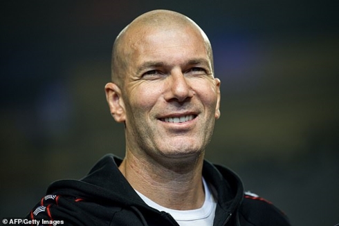 Zidane là ứng viên hàng đầu dẫn dắt MU mùa giải tới.