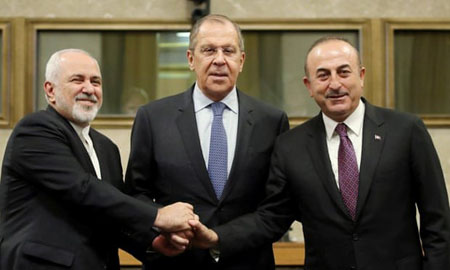 Ngoại trưởng Nga Sergei Lavrov và người đồng cấp Iran, Thổ Nhĩ Kỳ là ông Javad Zarif và ông Mevlut Cavusoglu.
