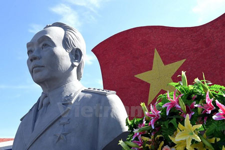 Tượng Đại tướng Võ Nguyên Giáp trên đảo Sơn Ca thuộc huyện đảo Trường Sa, tỉnh Khánh Hòa.
