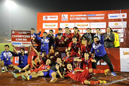 U21 tuyển chọn Việt Nam giành chức vô địch.