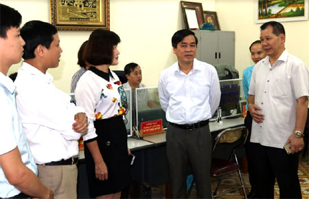 Đoàn công tác của Ủy ban Dân tộc và Ban Dân tộc tỉnh kiểm tra công tác cải cách hành chính tại huyện Văn Chấn.