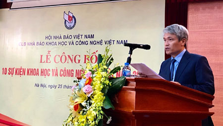 Nhà báo Hà Hồng, Chủ nhiệm Câu lạc bộ Nhà báo KH&CN phát biểu tại lễ công bố.