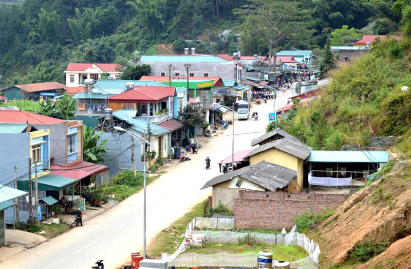 Trung tâm xã Khao Mang ngày càng sầm uất.