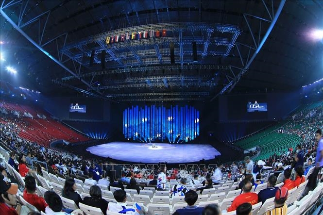 Lễ khai mạc Đại hội thể thao Đông Nam Á lần thứ 30 trên sân vận động trong nhà lớn nhất thế giới - Philippine Arena.