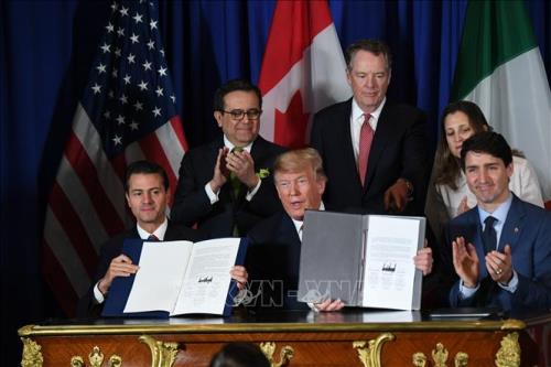 Tổng thống Mexico Enrique Pena Nieto, Tổng thống Mỹ Donald Trump và Thủ tướng Canada Justin Trudeau tại lễ ký Thỏa thuận thương mại tự do Mỹ - Mexico - Canada (USMCA) tại Buenos Aires (Argentina) ngày 30/11/2018.