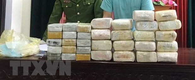 Số tang vật 18kg ma túy đá và 30 bánh heroin bị thu giữ tại cơ quan công an.