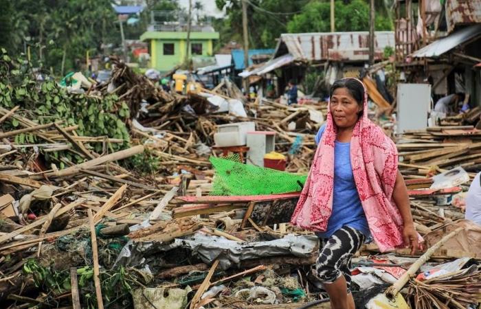 Hàng nghìn người tại Philippines đã phải đi sơ tán do cơn bão nhiệt đới Phanfone chuẩn bị tràn vào miền Trung nước này.