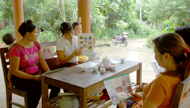 Tuyên truyền về dân số - KHHGĐ và bình đẳng giới ở xã Quang Minh (Văn Yên) Ảnh MQ