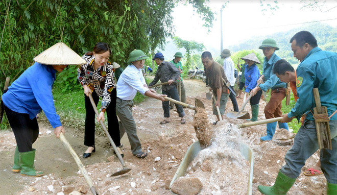 Lãnh đạo Ban Dân tộc HĐND tỉnh tham gia hoạt động “Ngày cuối tuần cùng dân