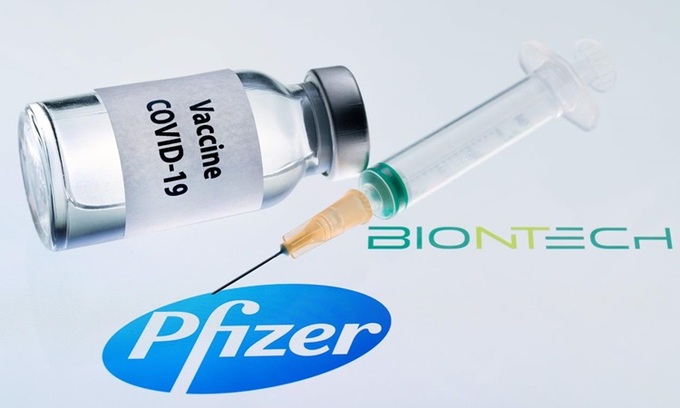 Lọ minh họa cho vaccine Covid-19 của Pfizer và BionTech.