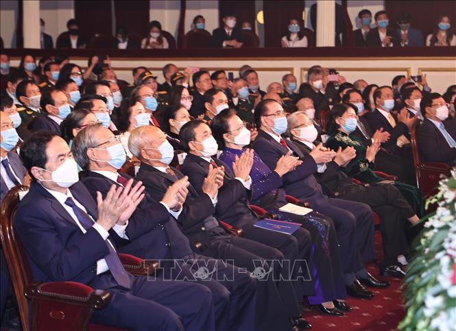 Chủ tịch Quốc hội Nguyễn Thị Kim Ngân cùng các đồng chí lãnh đạo, nguyên lãnh đạo Đảng và Nhà nước dự Lễ kỷ niệm.