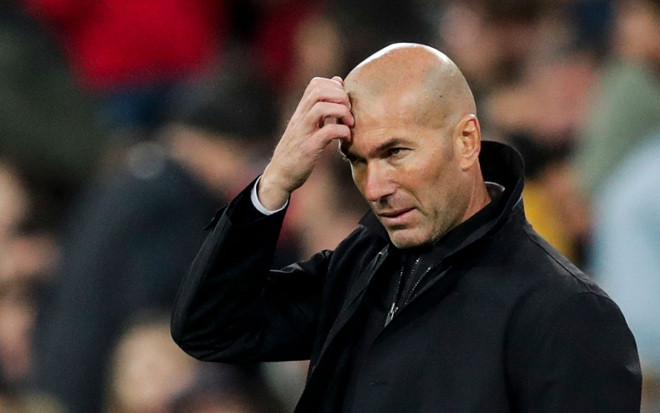 HLV Zidane đang chịu áp lực rất lớn.