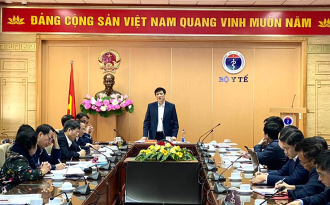 GS.TS Nguyễn Thanh Long chủ trì cuộc họp.