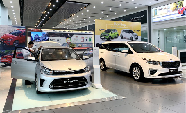 Xe Toyota và VinFast bán chạy kỷ lục, thị trường ô tô phi mã cuối năm