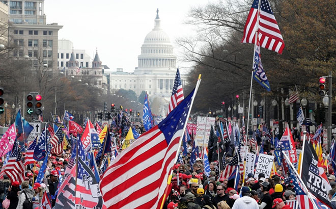 Hàng nghìn người đã tuần hành từ điện Capitol về phía công viên quốc gia National Mall.