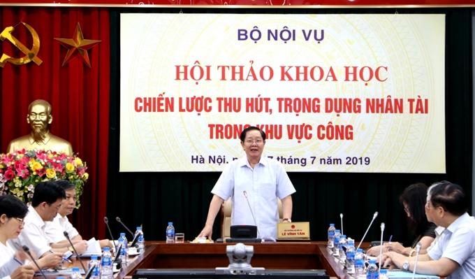 Một cuộc hội thảo về chiến lược thu hút, trọng dụng nhân tài của Bộ Nội vụ.