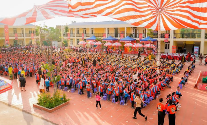 Đông đảo các bạn học sinh tham gia Kun Dance Festival