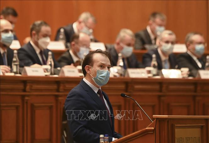 Thủ tướng Romania Florin Citu phát biểu tại phiên họp Quốc hội ở Bucharest ngày 23/12/2020.