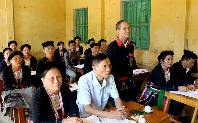 Một lớp học tiếng nói, chữ viết dân tộc Dao ở xã Kiên Thành,  huyện Trấn Yên.
