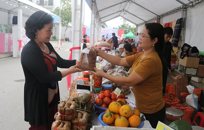 Sản phẩm măng khô của hội viên phụ nữ huyện Lục Yên được nhiều người ưa chuộng. (Ảnh: Minh Huyền)