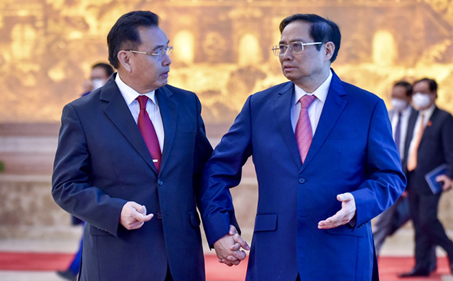 Thủ tướng Chính phủ Phạm Minh Chính và Chủ tịch Quốc hội Lào Saysomphone Phomvihane.
