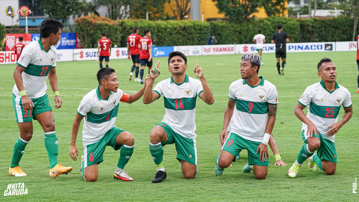 Indonesia dẫn trước Lào 2-0 nhờ cú sút penalty của Asnawi Mangkualam và pha dứt điểm cận thành của Irfan Jaya. (Ảnh: PSSI)