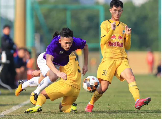 U21 Hà Nội (trái) chạm trán U21 Hoàng Anh Gia Lai luôn thu hút sự quan tâm của người hâm mộ.