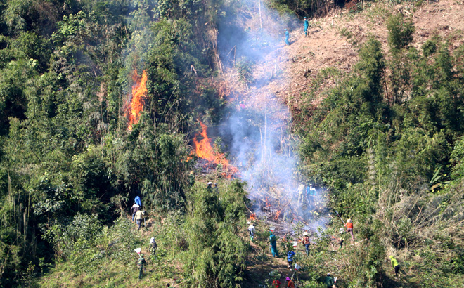 A firefighting drill in Thuong Bang La commune, Van Chan district.