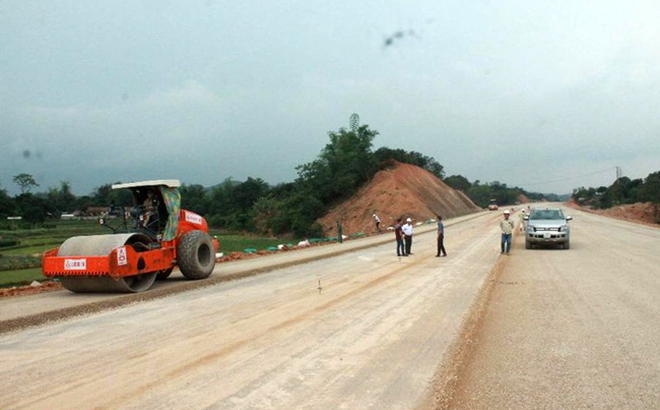 Bộ Giao thông Vận tải thông tin về 8 dự án giao thông quan trọng sẽ được triển khai thi công trong thời gian cuối tháng 12/2021, đầu tháng 1/2022. (Ảnh minh họa)