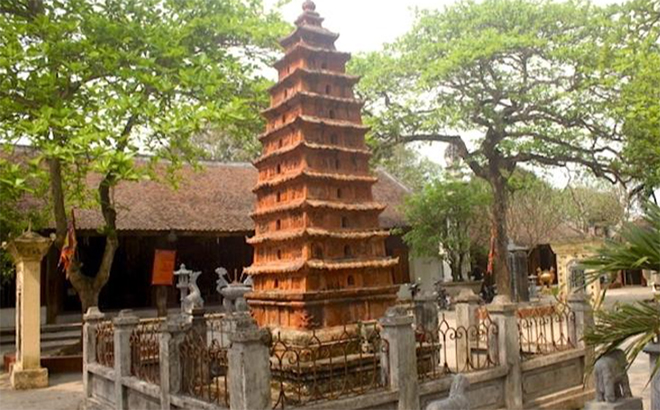 Tháp đất nung đền An Xá, huyện Tiên Lữ, tỉnh Hưng Yên