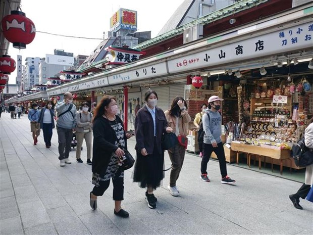 Người dân đeo khẩu trang phòng dịch COVID-19 tại Tokyo, Nhật Bản.