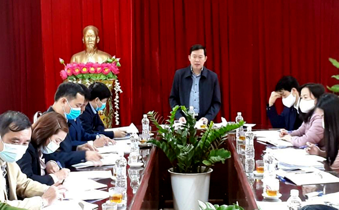 Đoàn giám sát làm việc với UBND xã Cảm Nhân, huyện Yên Bình
