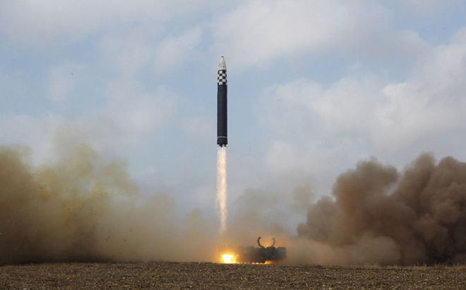 Hình ảnh một tên lửa đạn đạo xuyên lục địa (ICBM) do KCNA công bố vào ngày 19/11/2022.