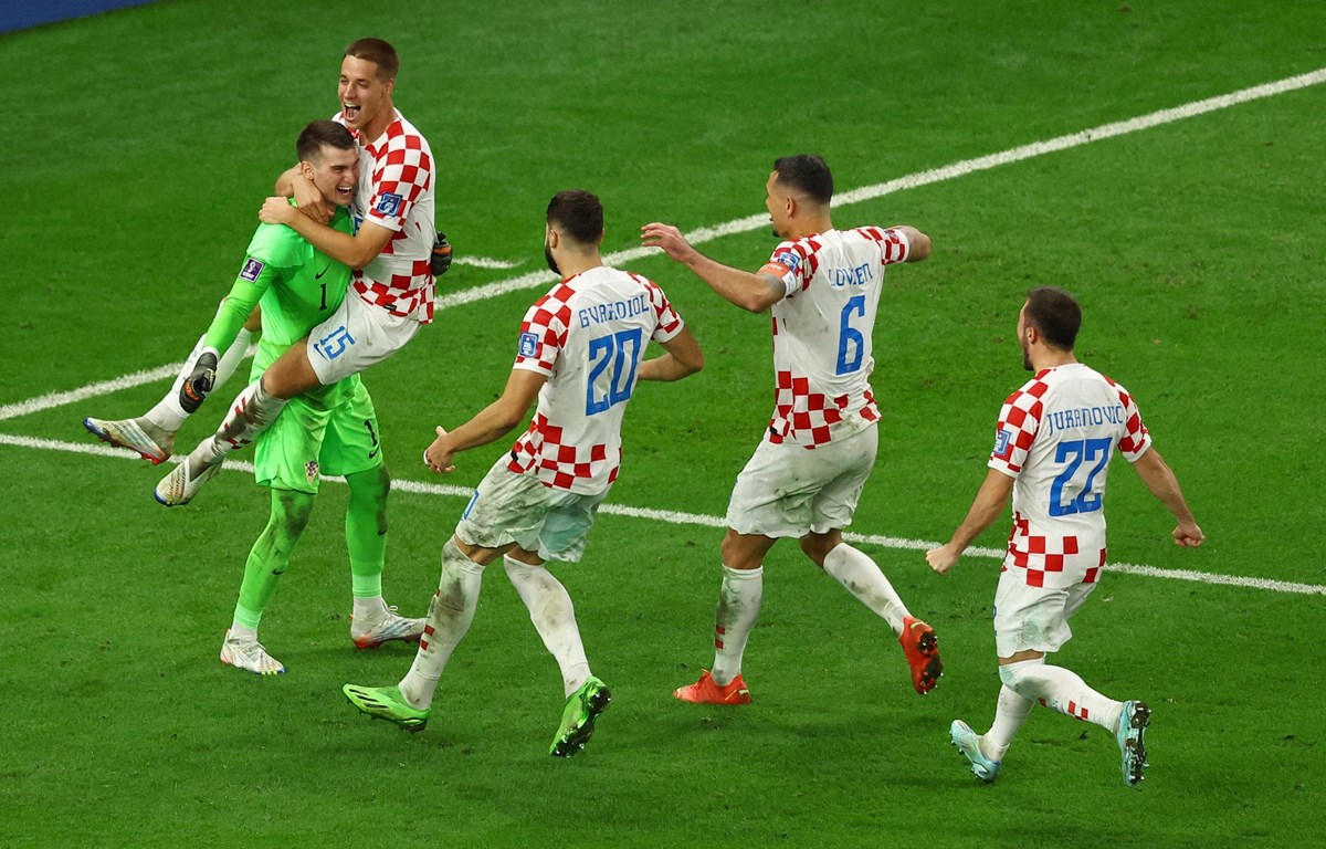 Niềm vui chiến thắng của Croatia sau loạt sút luân lưu may rủi. (Nguồn: Reuters)