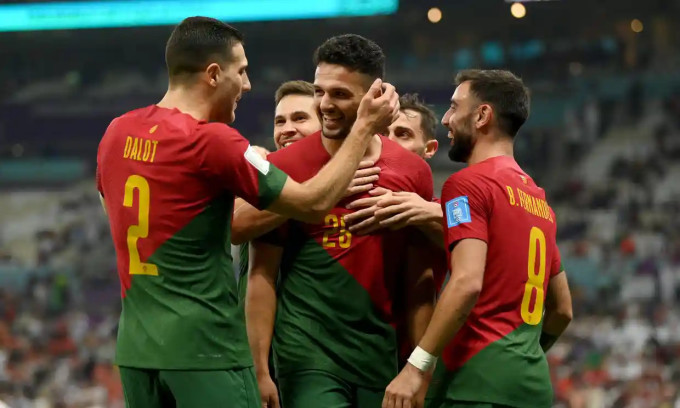 Cầu thủ Bồ Đào Nha mừng hat-trick của Ramos (số 26) ở trận gặp Thuỵ Sĩ vòng 1/8 World Cup 2022 trên sân Lusail, Qatar tối 6/12. Ảnh: FIFA
